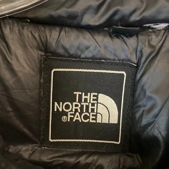The North Face Quilted Black Hooded Jacket - Picture 3 of 12